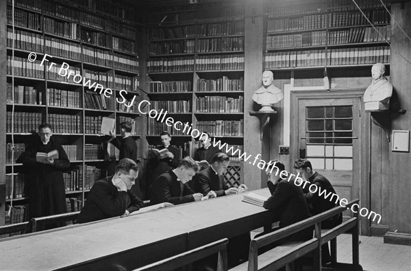 COLLEGE STUDENTS IN LIBRARY  BY ARTIFICIAL LIGHT
